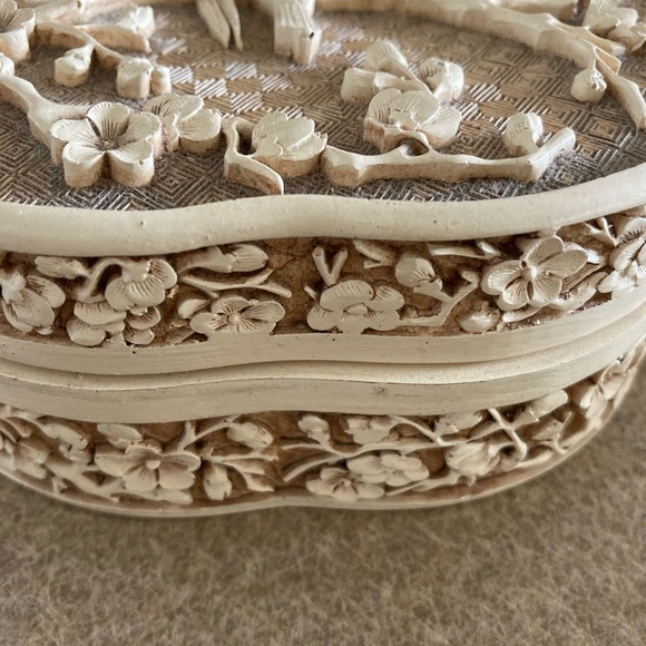 Vintage Carved Resin Cherry Blossoms and Birds 80’s Asian Trinket Jewelry Box - Picture 4 of 7